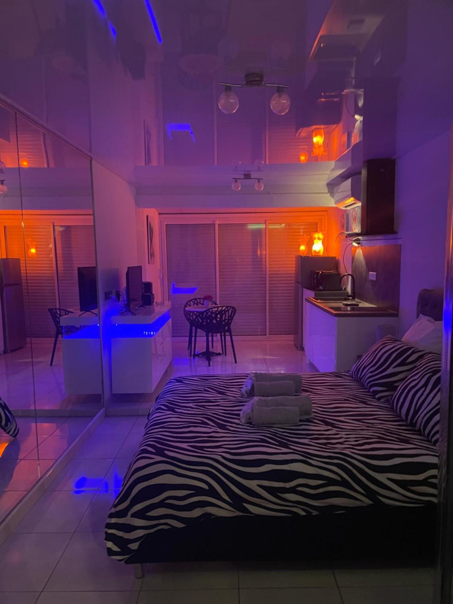 The Naturist Glamour Suite Agde Bagian luar foto